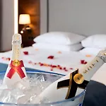 Nana Princess & Otel
